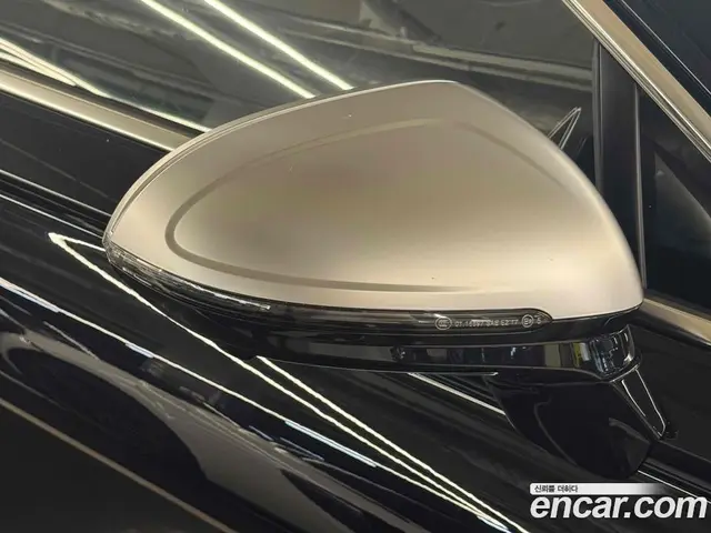 Bentley Flying Spur 2025 4.0 автомат (гидро), миниатюра 7