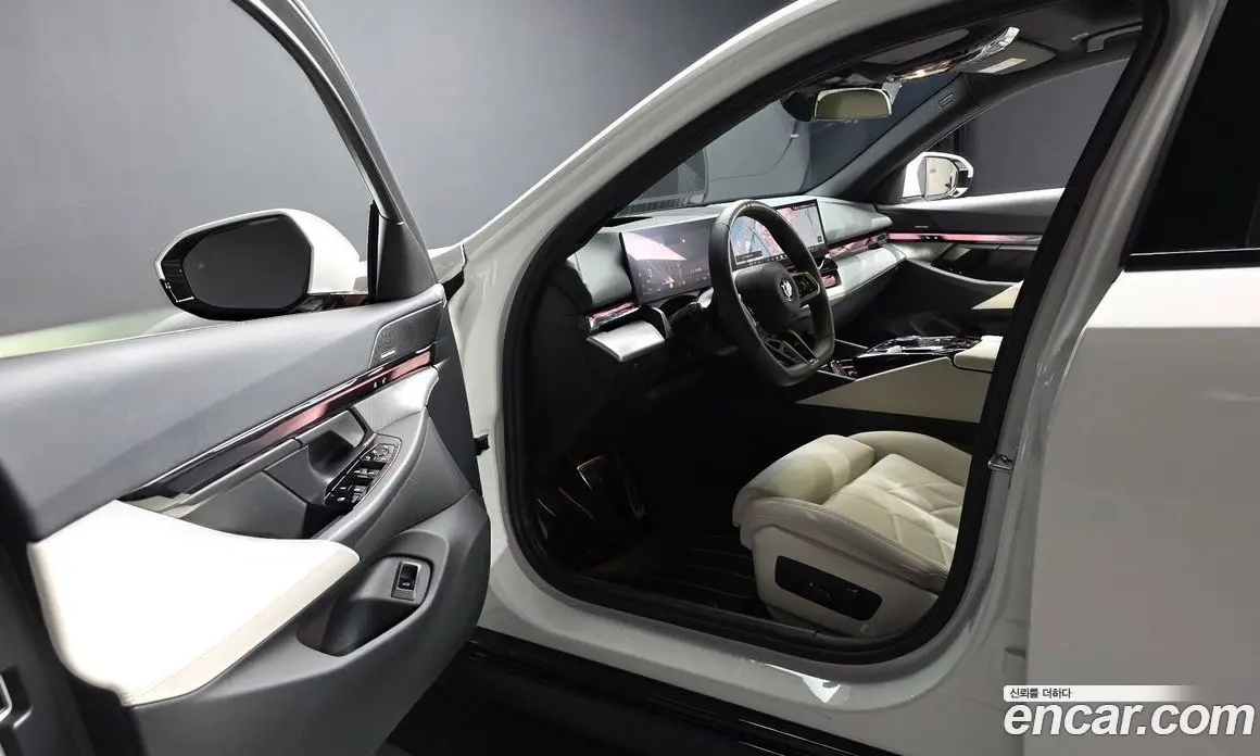 BMW 5 серия 2025 2.0 автомат (гидро), фото 12