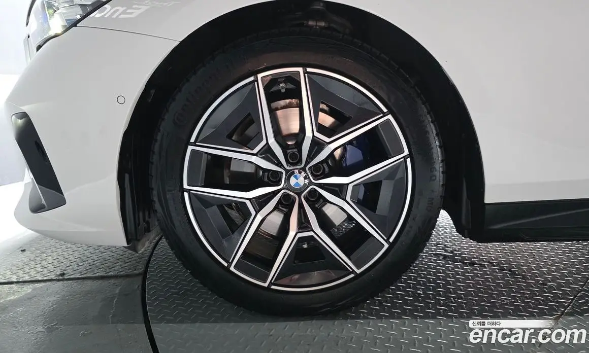 BMW 5 серия 2025 2.0 автомат (гидро), фото 4