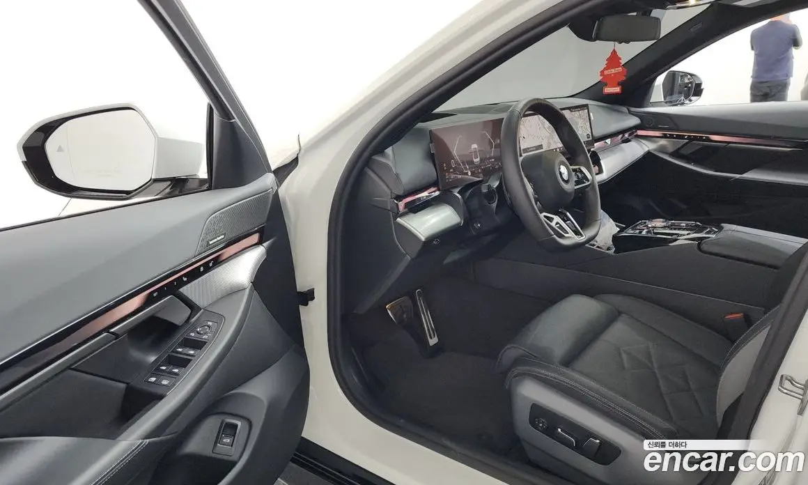 BMW 5 серия 2025 2.0 автомат (гидро), фото 13