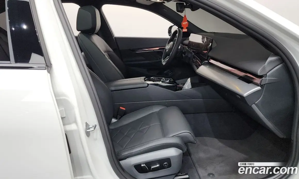 BMW 5 серия 2025 2.0 автомат (гидро), фото 16
