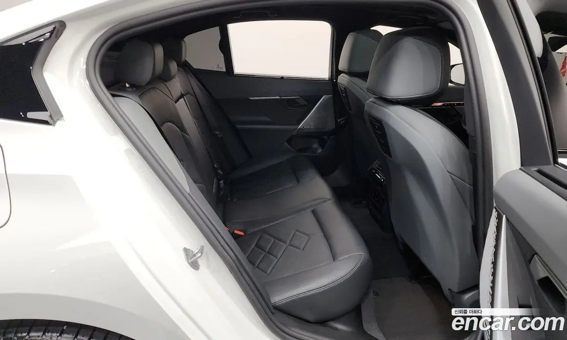 BMW 5 серия 2025 2.0 автомат (гидро), фото 17