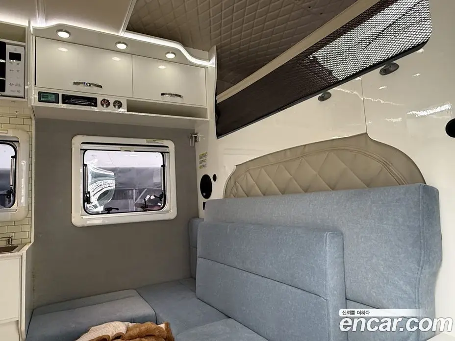 Hyundai Staria 2022 2.2 автомат (гидро), фото 17