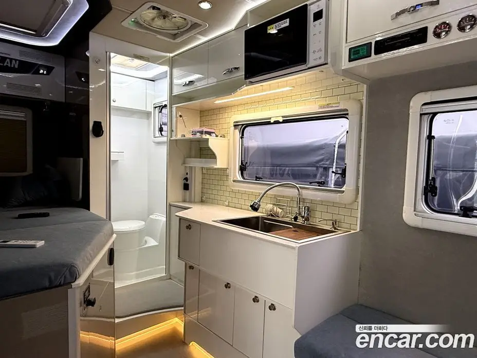 Hyundai Staria 2022 2.2 автомат (гидро), фото 18
