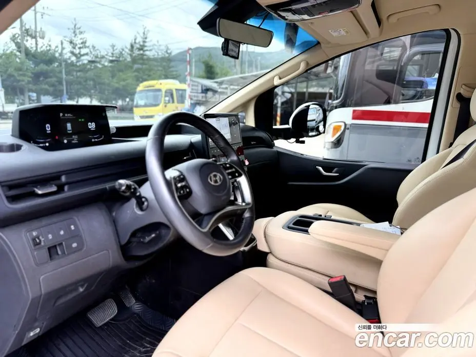 Hyundai Staria 2022 2.2 автомат (гидро), фото 7