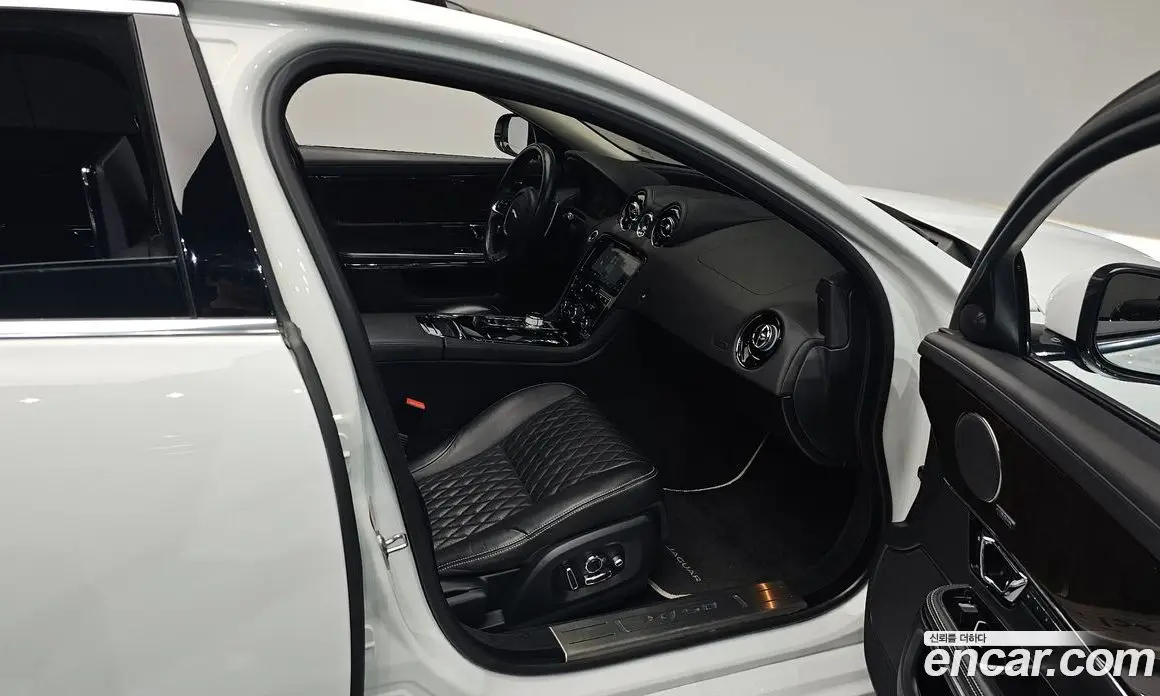 Jaguar XJ 2019 3.0 автомат (гидро), фото 15