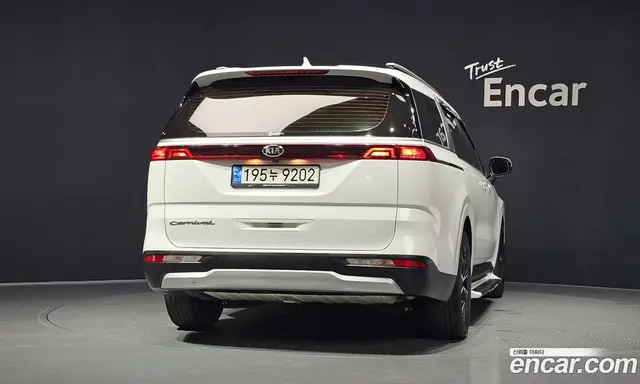 Kia Carnival 2021 2.2 автомат (гидро), миниатюра 4