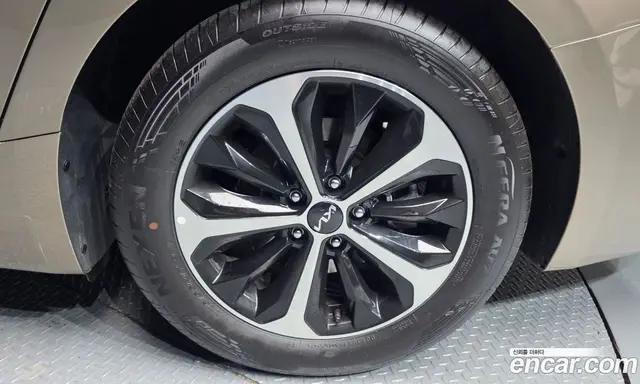 Kia K8 2024 1.6 автомат (гидро), миниатюра 7