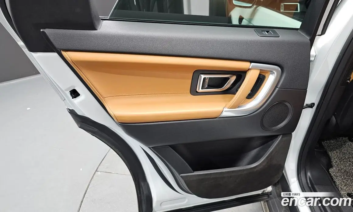 Land Rover Discovery Sport 2017 2.0 автомат (гидро), фото 15