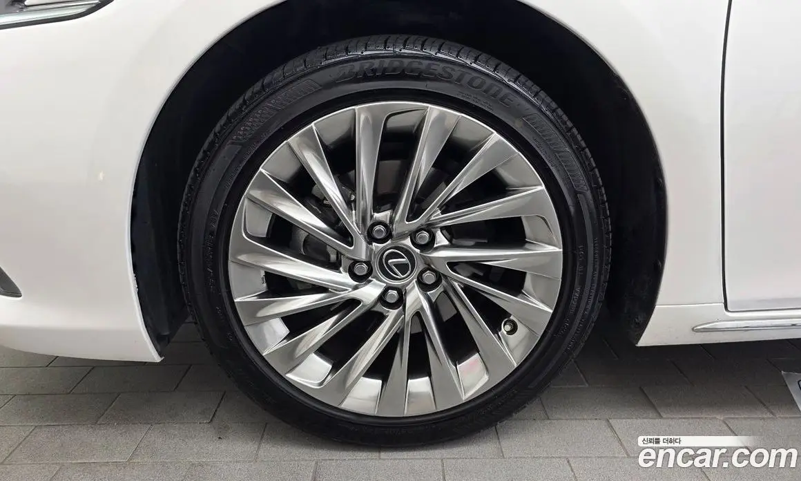 Lexus ES 2025 2.5 автомат (гидро), фото 5