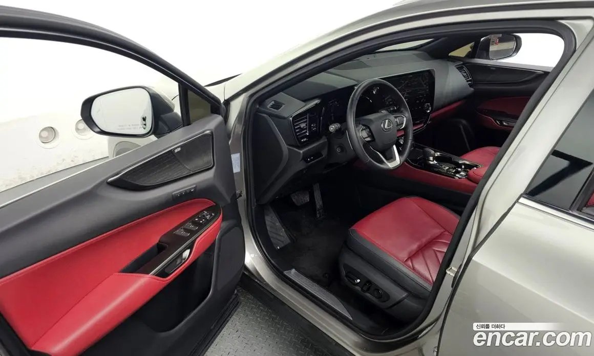 Lexus NX 2024 2.5 автомат (гидро), фото 13