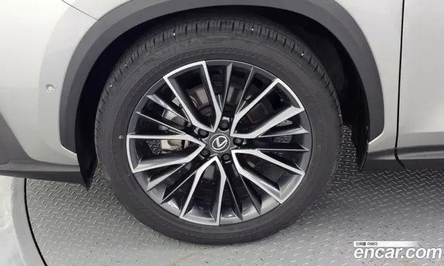 Lexus NX 2024 2.5 автомат (гидро), миниатюра 5