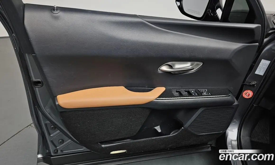 Lexus UX 2019 2.0 автомат (гидро), фото 14