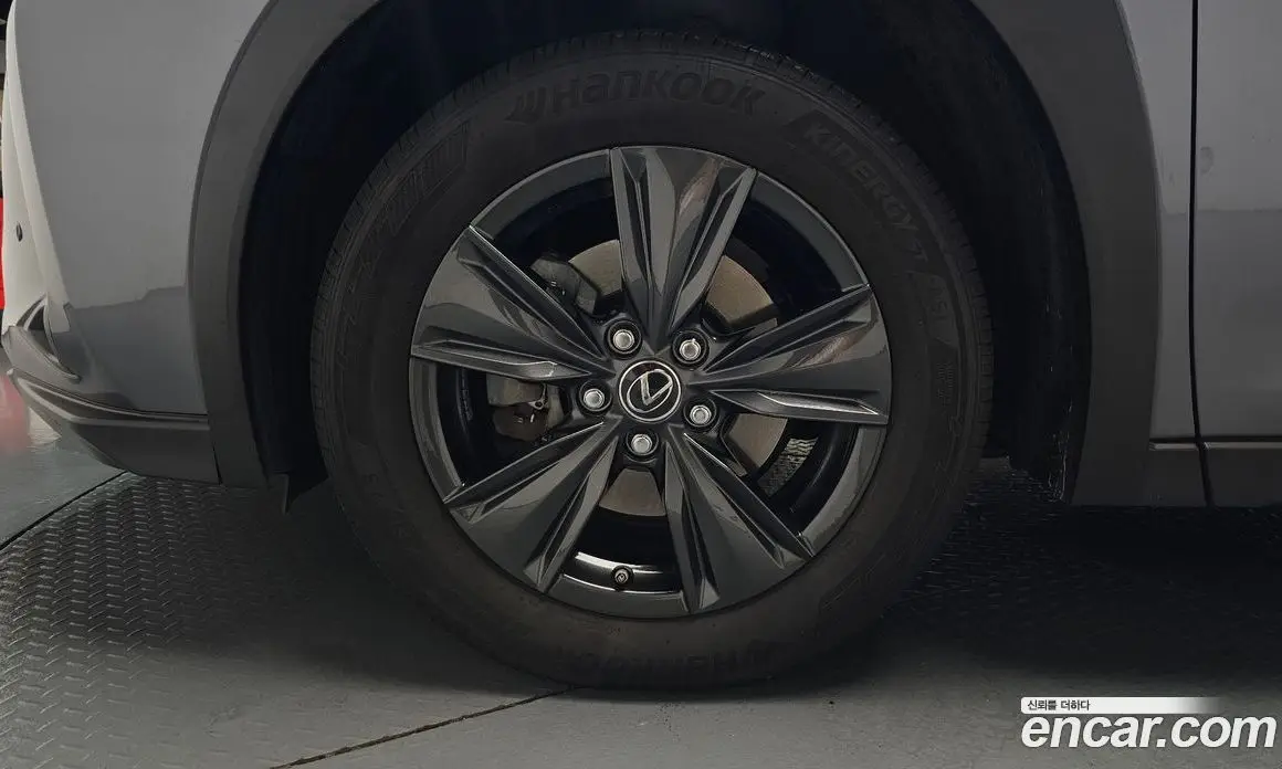 Lexus UX 2019 2.0 автомат (гидро), фото 5