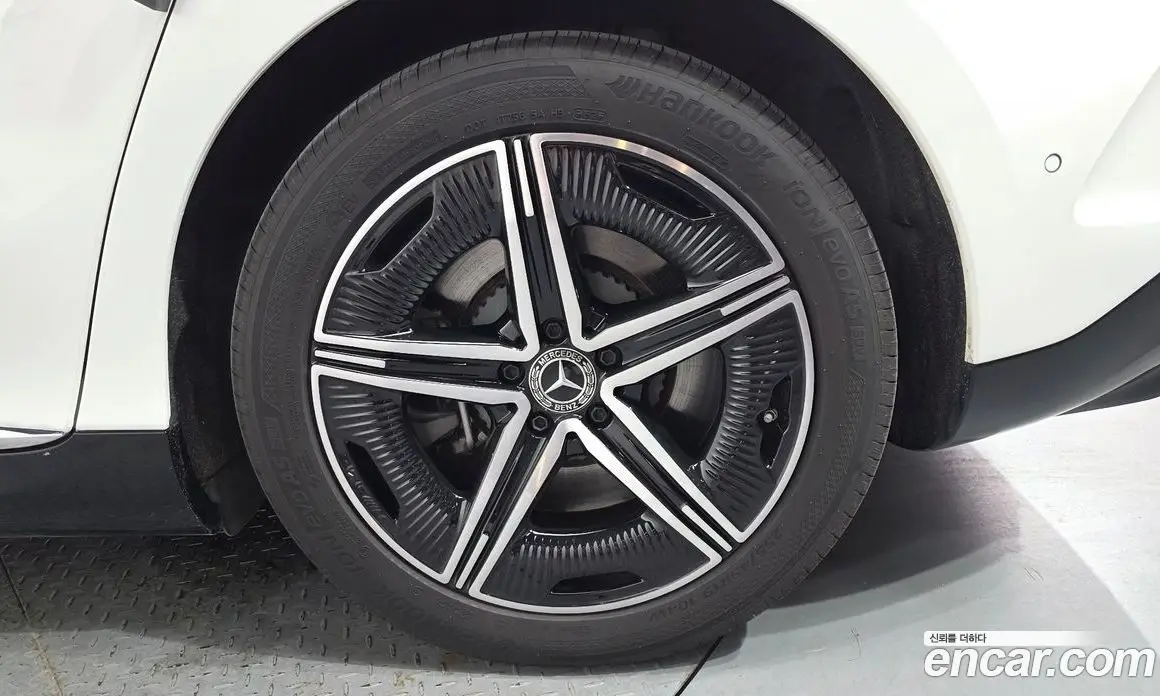 Mercedes-Benz EQE 2023 0.3 автомат (гидро), фото 7