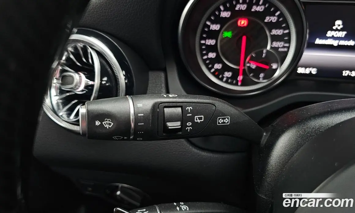 Mercedes-Benz GLA-Class 2019 2.0 автомат (гидро), фото 31