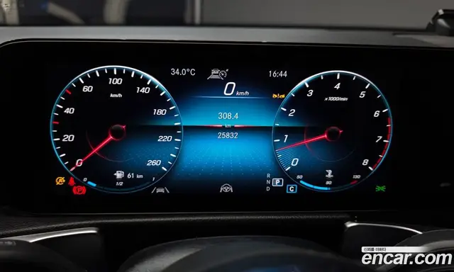 Mercedes-Benz GLB-Class 2023 2.0 автомат (гидро), миниатюра 11