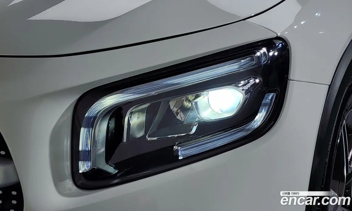 Mercedes-Benz GLB-Class 2023 2.0 автомат (гидро), фото 8