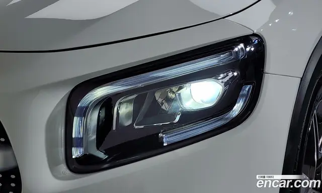 Mercedes-Benz GLB-Class 2023 2.0 автомат (гидро), миниатюра 8