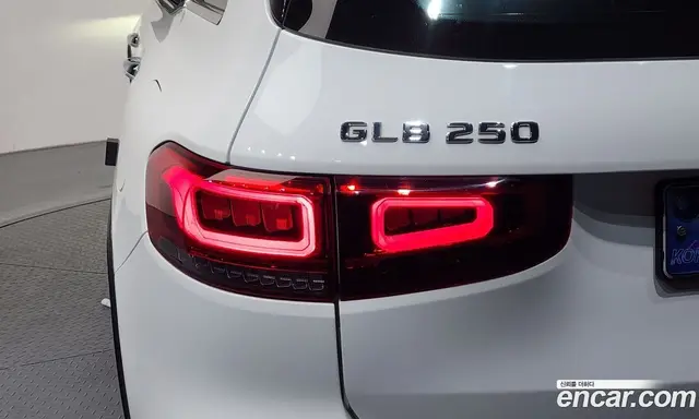 Mercedes-Benz GLB-Class 2023 2.0 автомат (гидро), миниатюра 9