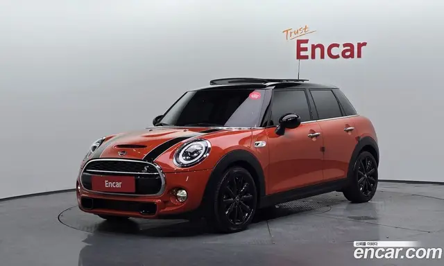 Mini Cooper 2018 2.0 автомат (гидро), миниатюра 1