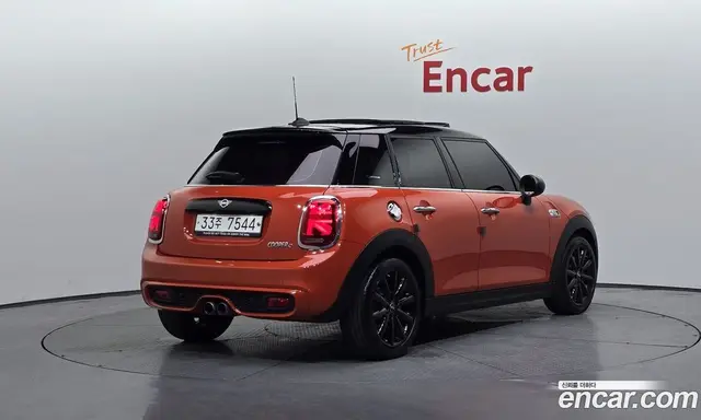 Mini Cooper 2018 2.0 автомат (гидро), миниатюра 2