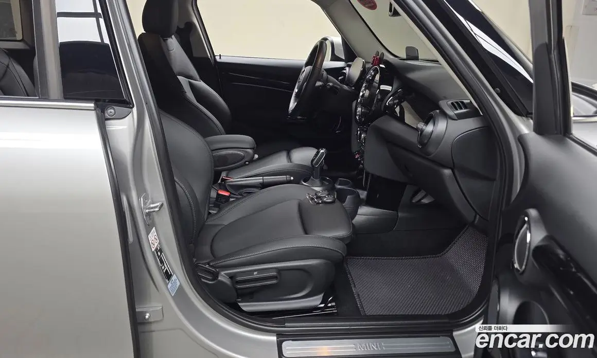 Mini Cooper 2024 1.5 автомат (гидро), фото 16