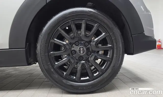 Mini Cooper 2024 1.5 автомат (гидро), миниатюра 7