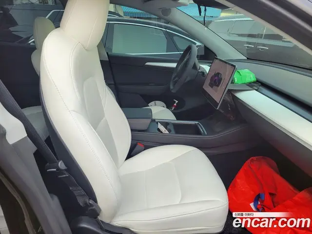Tesla Model Y 2023 0.2 автомат (гидро), миниатюра 9