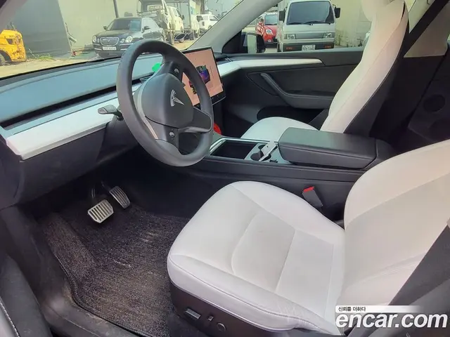 Tesla Model Y 2023 0.2 автомат (гидро), миниатюра 10