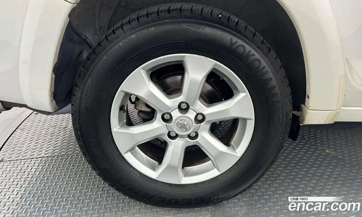 Toyota RAV4 2011 2.5 автомат (гидро), фото 5