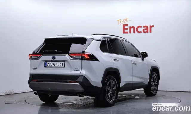 Toyota RAV4, 2024, 15 754 км