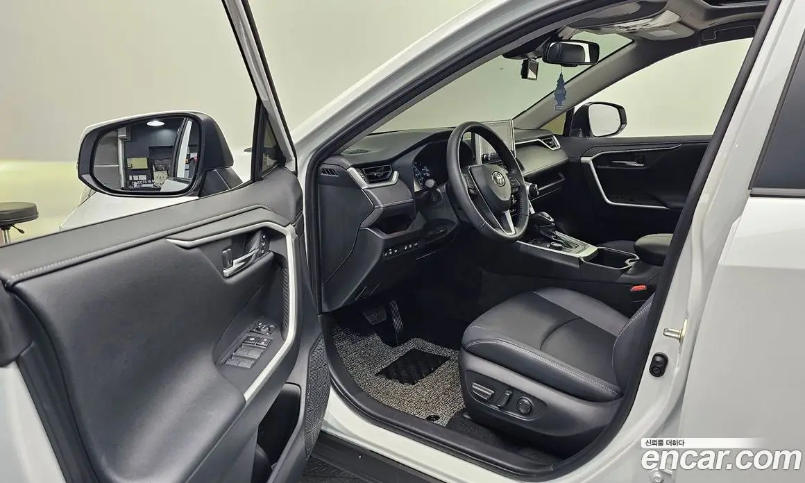 Toyota RAV4 2024 2.5 автомат (гидро), фото 12