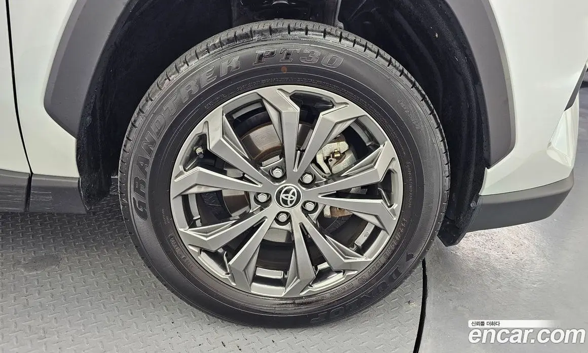 Toyota RAV4 2024 2.5 автомат (гидро), фото 4