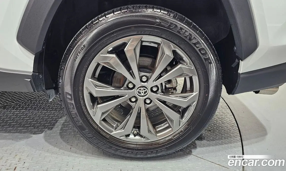 Toyota RAV4 2024 2.5 автомат (гидро), фото 6