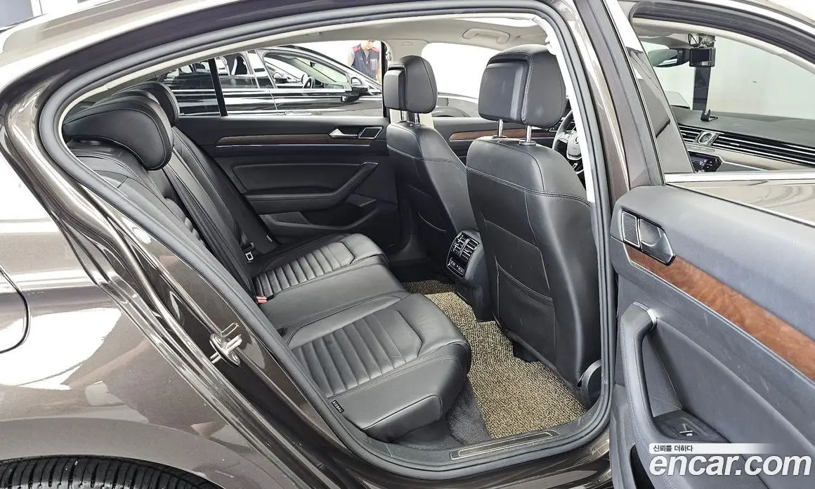Volkswagen Passat 2018 2.0 автомат (гидро), фото 18