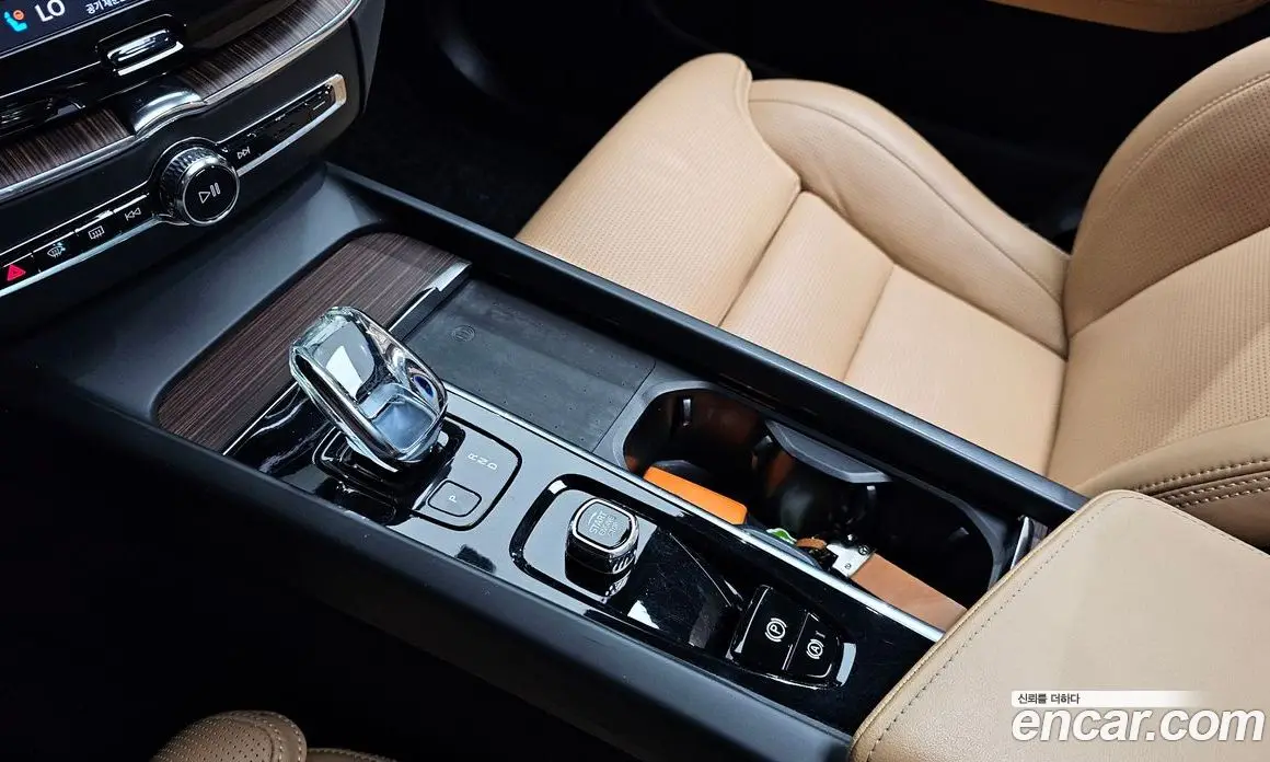 Volvo XC60 2021 2.0 автомат (гидро), фото 11