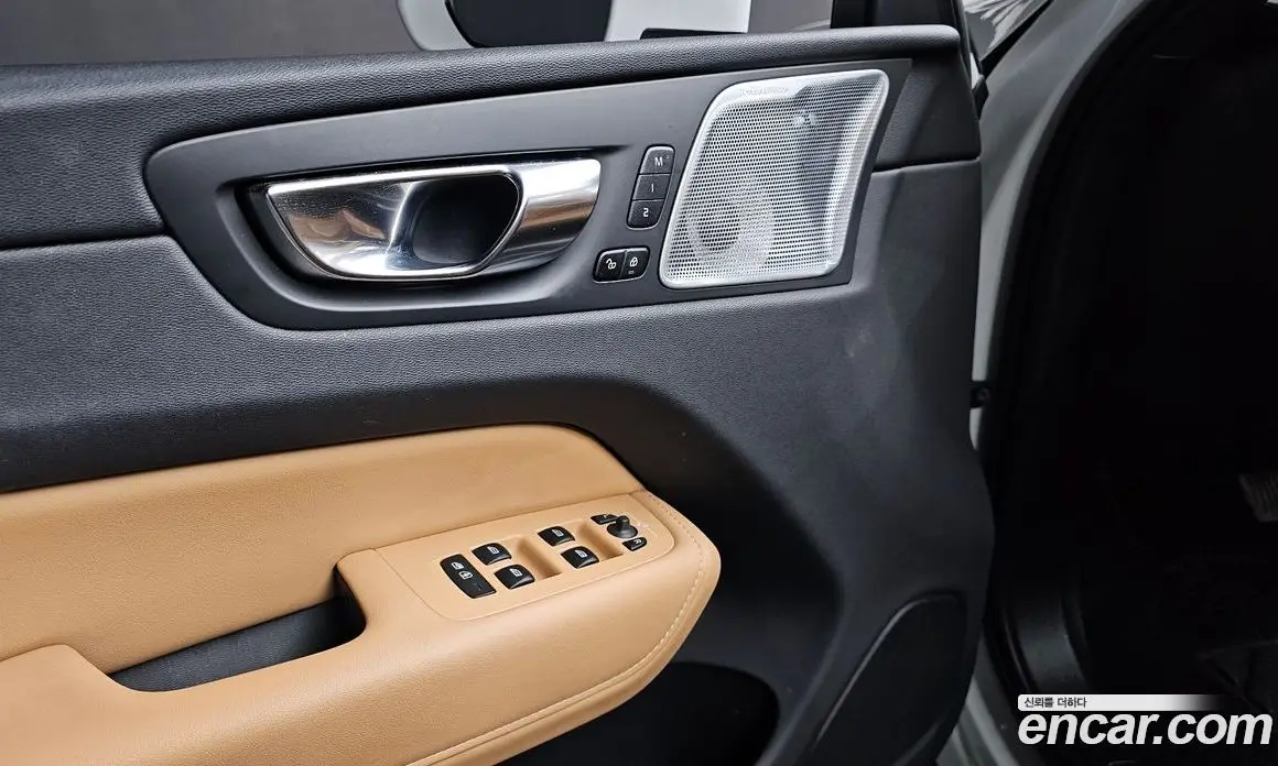 Volvo XC60 2021 2.0 автомат (гидро), фото 13