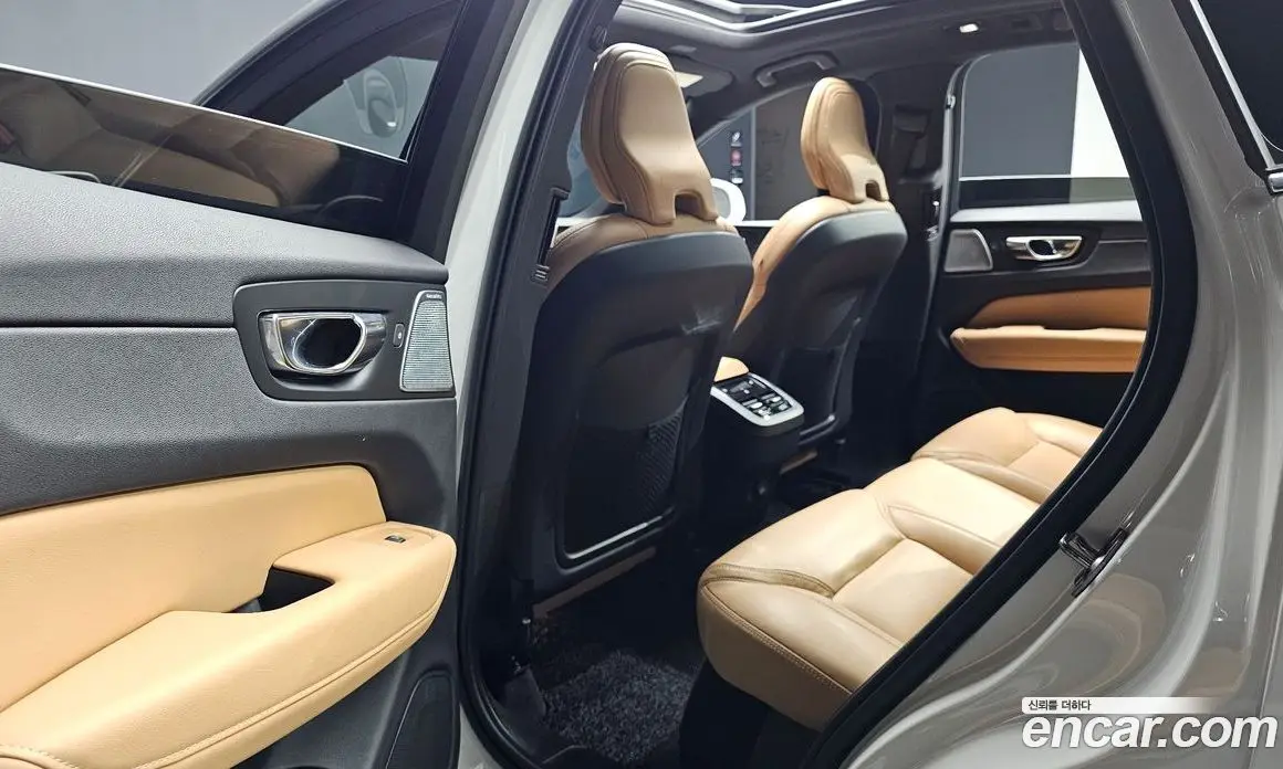 Volvo XC60 2021 2.0 автомат (гидро), фото 15