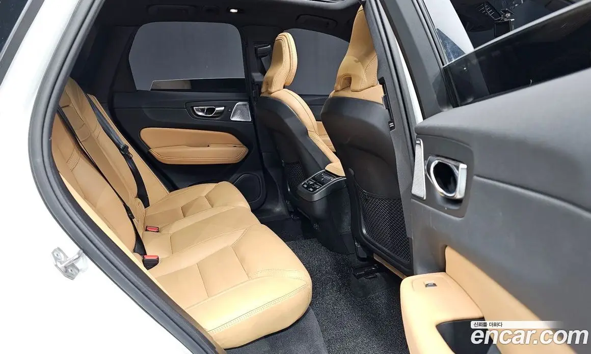 Volvo XC60 2021 2.0 автомат (гидро), фото 17