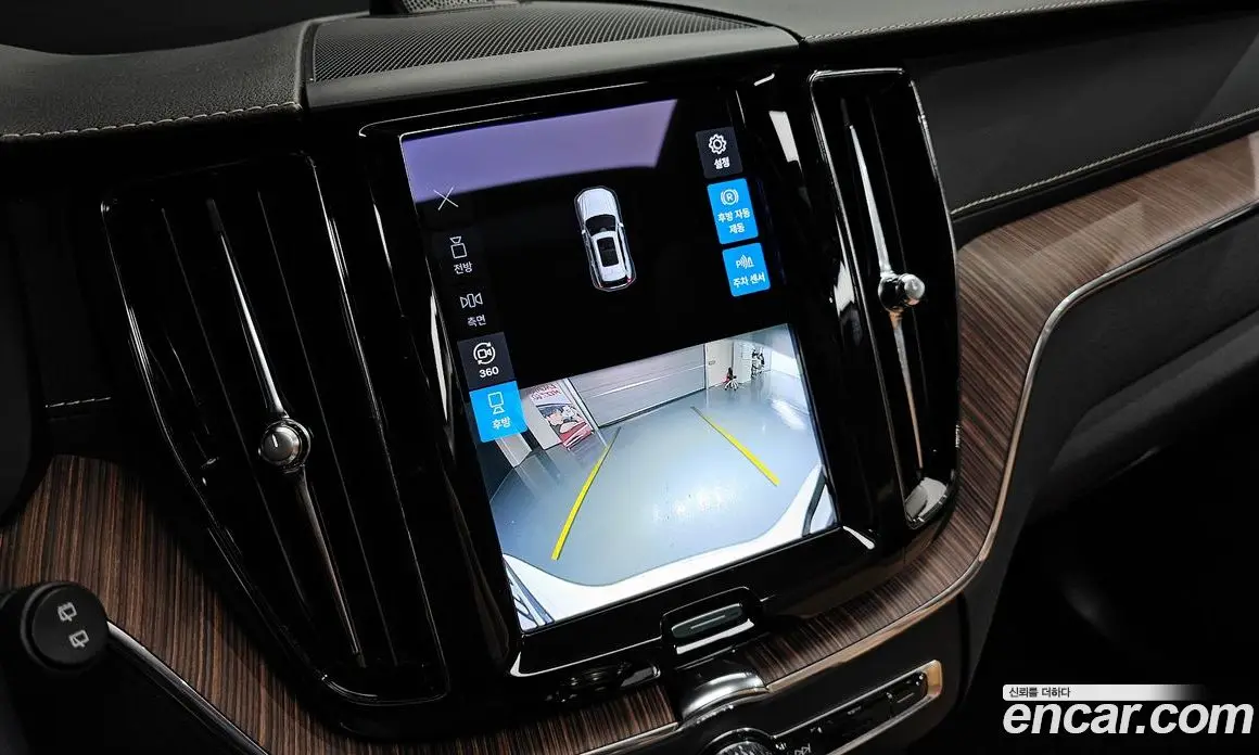 Volvo XC60 2021 2.0 автомат (гидро), фото 21