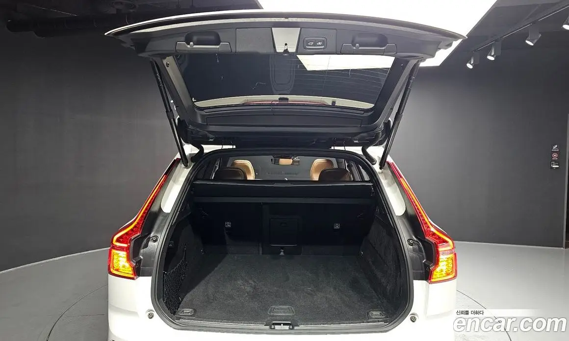 Volvo XC60 2021 2.0 автомат (гидро), фото 25