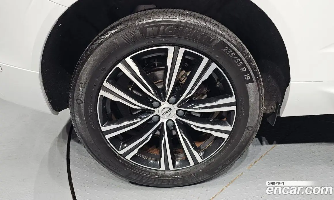 Volvo XC60 2021 2.0 автомат (гидро), фото 4