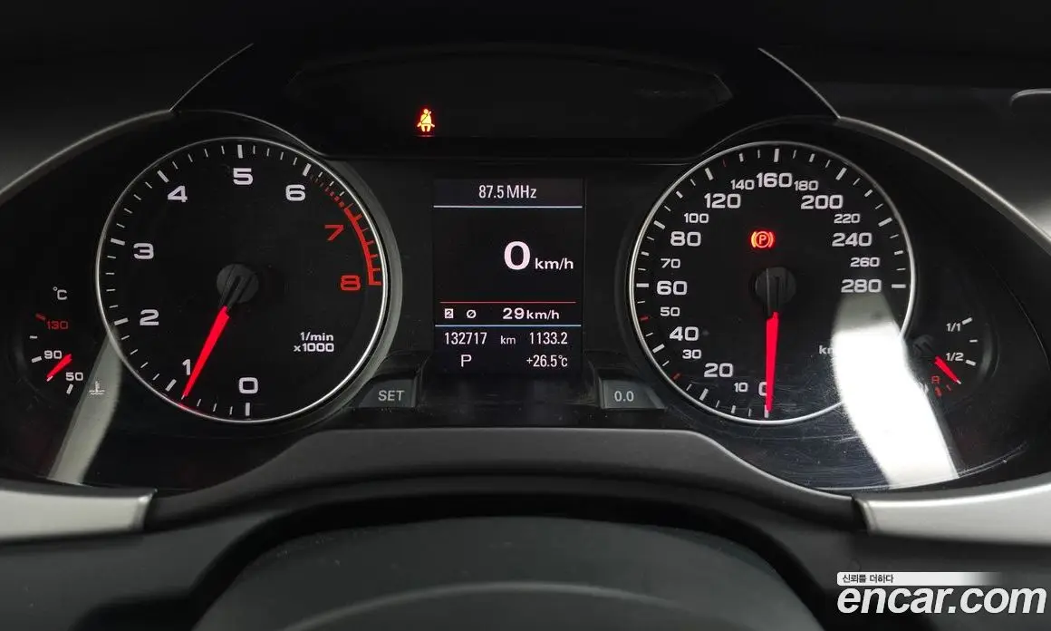 Audi A4 2010 2.0 автомат (гидро), фото 8