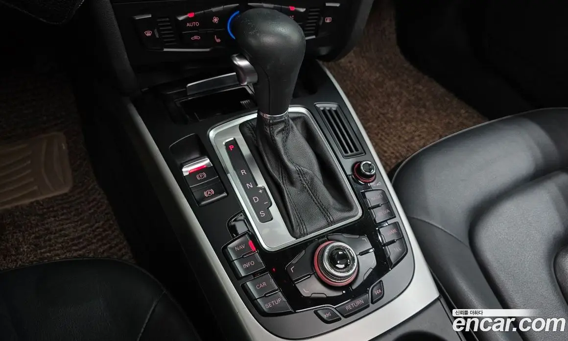 Audi A4 2010 2.0 автомат (гидро), фото 9