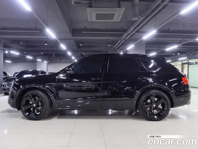 Bentley Bentayga 2020 3.0 автомат (гидро), миниатюра 2