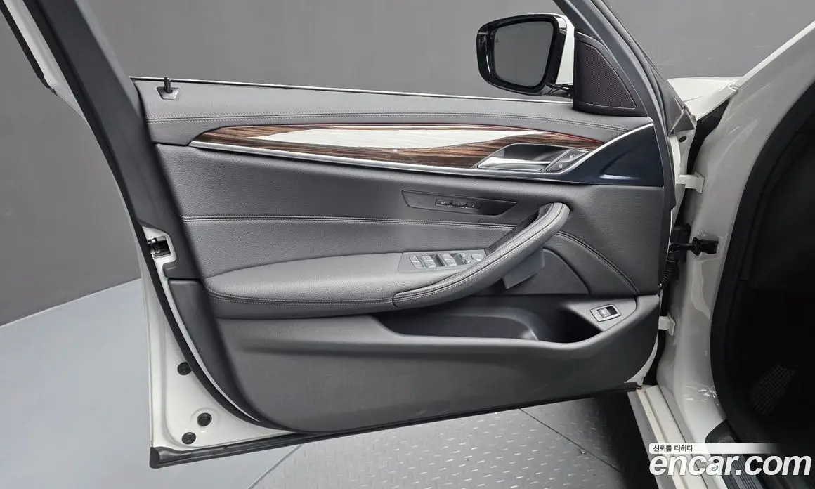 BMW 5 серия 2022 2.0 автомат (гидро), фото 14