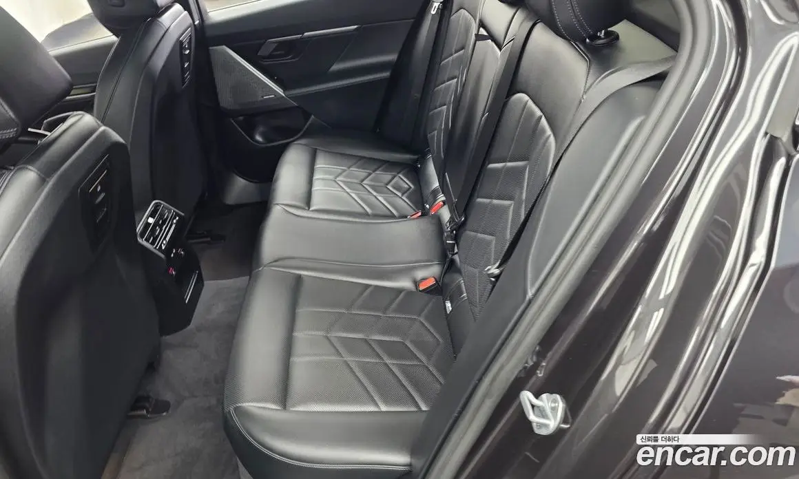 BMW 5 серия 2025 2.0 автомат (гидро), фото 16
