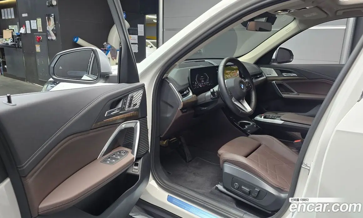 BMW X1 2023 2.0 автомат (гидро), фото 13