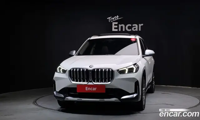 BMW X1 2023 2.0 автомат (гидро), миниатюра 3